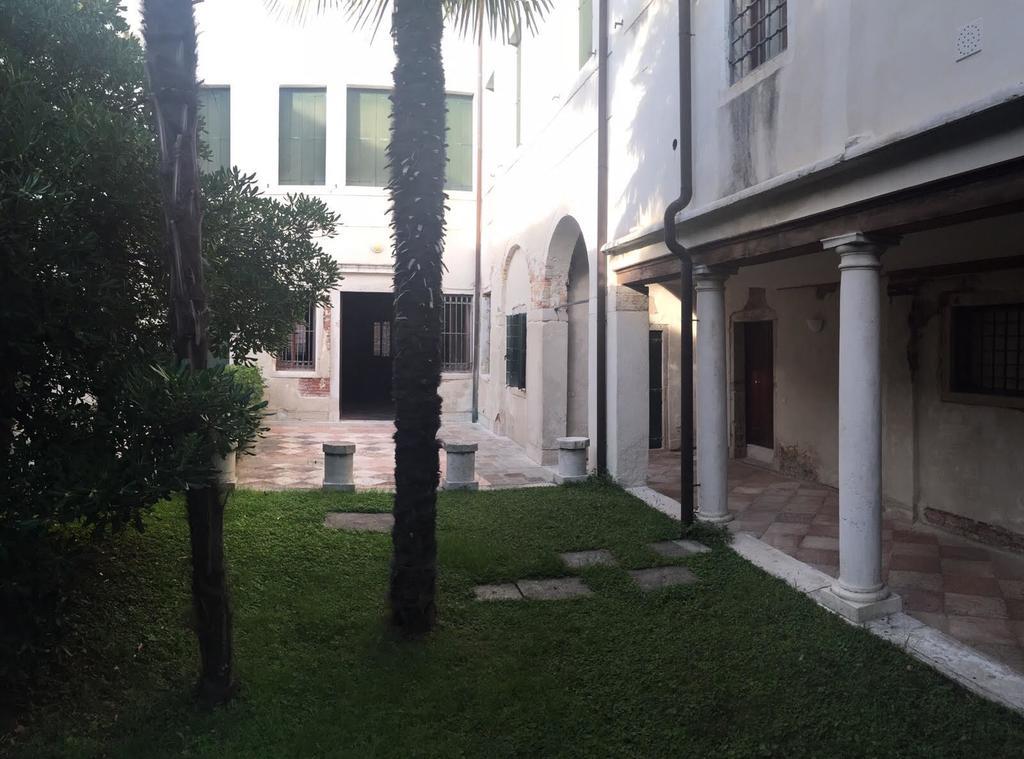 In A Lovely Garden Biennale Flat Venecia Exterior foto